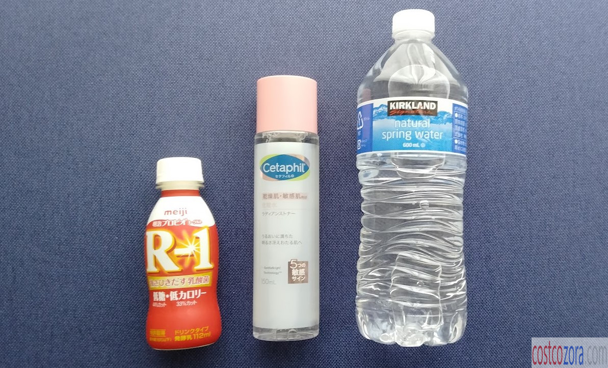 セタフィルのトナー化粧水とR- 1ヨーグルトドリンクとコストコミネラルウォーターサイズ感の比較