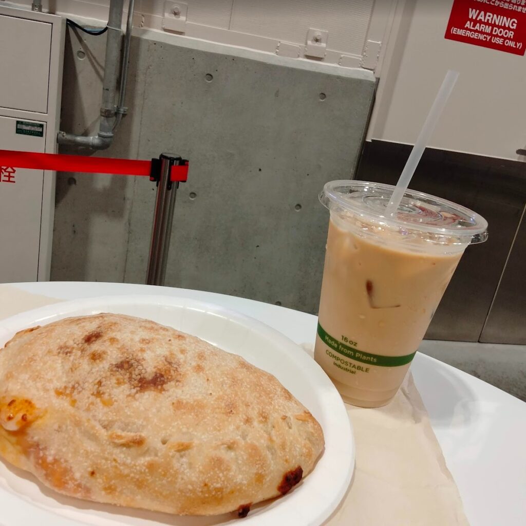 コストコホールセール川崎倉庫店2025年07月購入品 フードコート（チキンカルツォーネ）