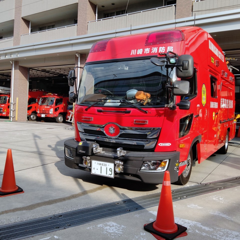 川崎市消防局臨港消防署にあるナンバープレート１１９の消防車
